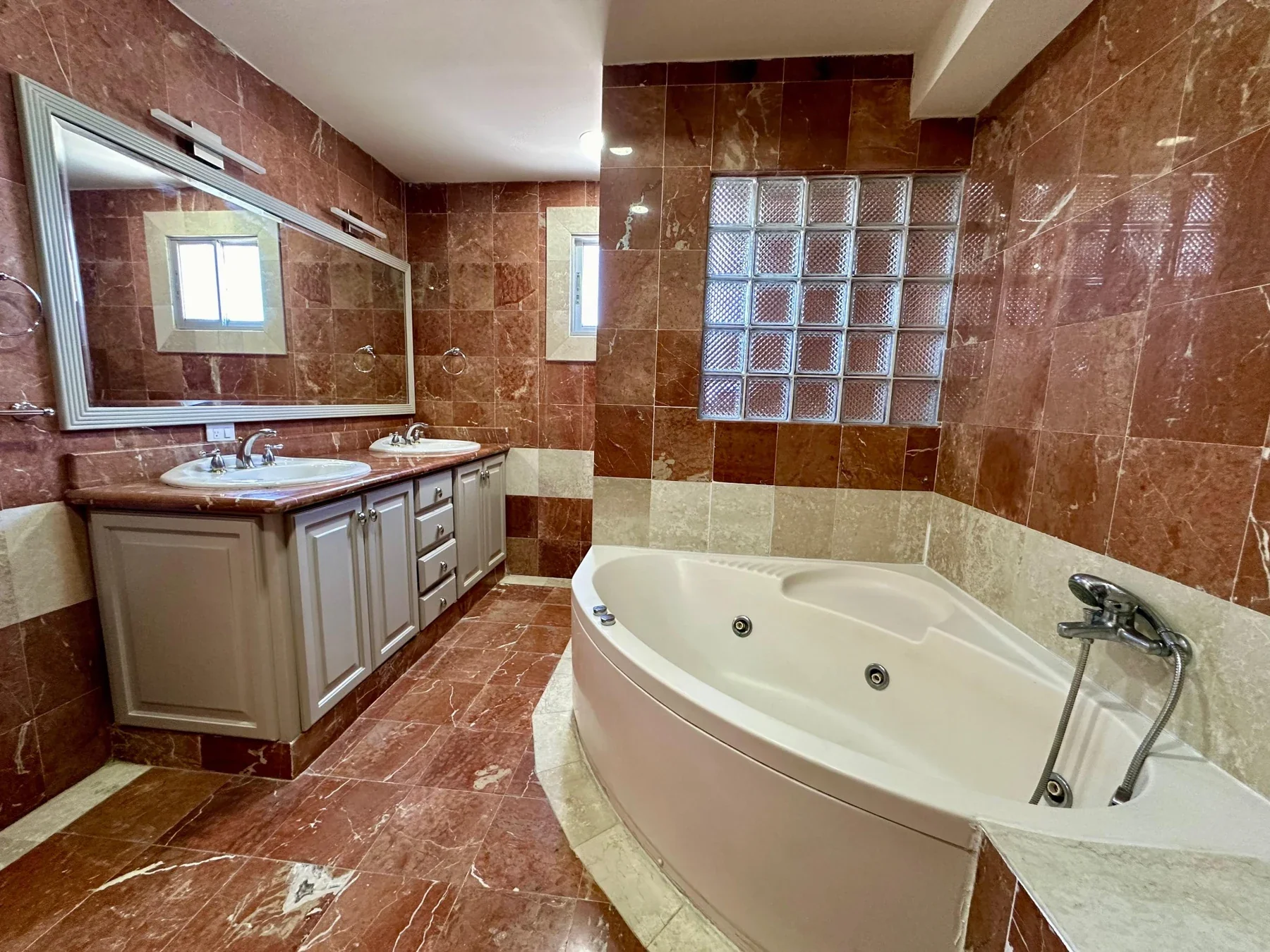 Baño principal del Proyecto Segunda Vida
